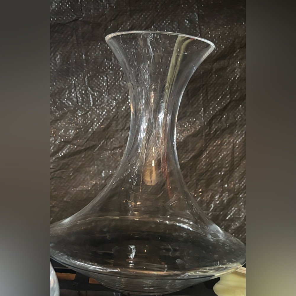 CLEAR GLASS DECANTER